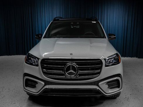 New 2026 Mercedes-Benz GLS 580 4MATIC image 2