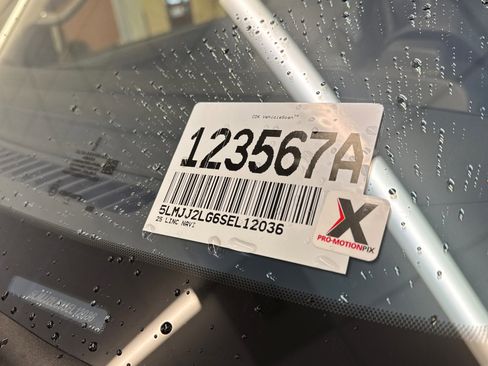 Certified 2025 Lincoln Navigator Reserve image 30