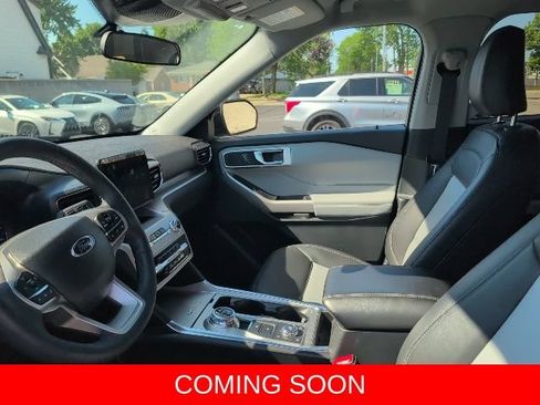 Used 2024 Ford Explorer XLT w/ Equipment Group 202A AWD/4WD image 4