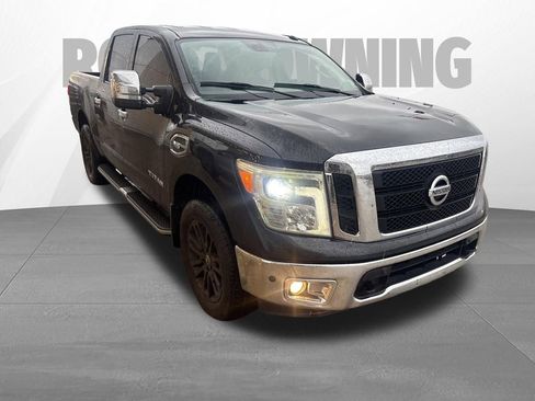 Used 2017 Nissan Titan SL w/ SL Towing Convenience Package AWD/4WD image 3