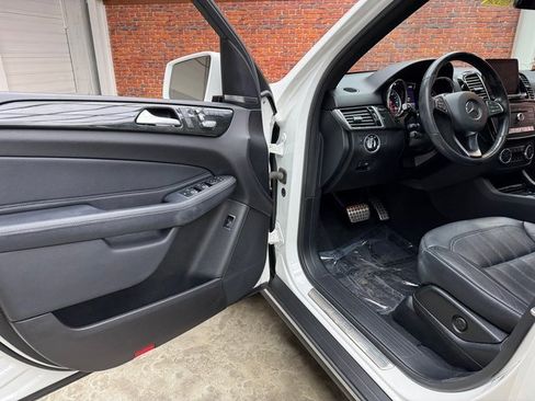 Used 2019 Mercedes-Benz GLE 400 4MATIC image 9