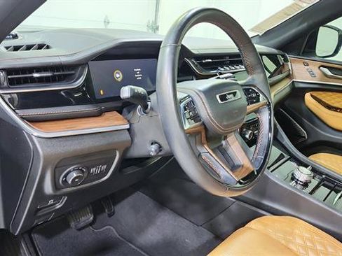 Used 2023 Jeep Grand Cherokee L Summit w/ Advanced Protech Group IV AWD/4WD image 10