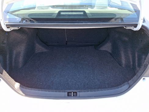 Used 2015 Toyota Corolla LE FWD image 29
