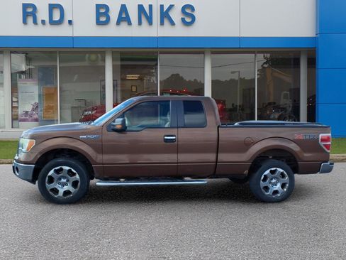 Used 2011 Ford F150 XLT w/ XTR Pkg image 2