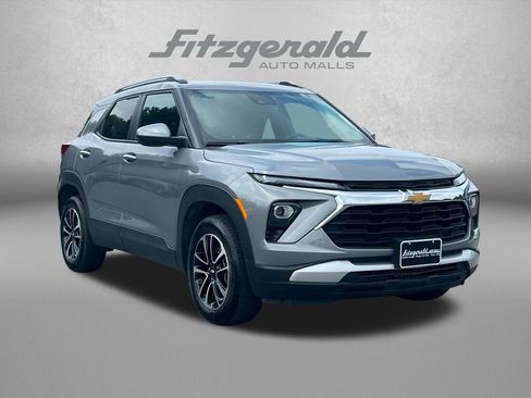 Used 2025 Chevrolet TrailBlazer LT AWD/4WD image 1