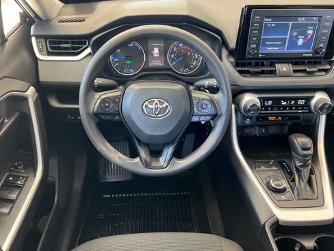 Used 2021 Toyota RAV4 LE AWD/4WD image 15