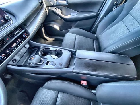 Used 2024 Nissan Rogue SV FWD image 20