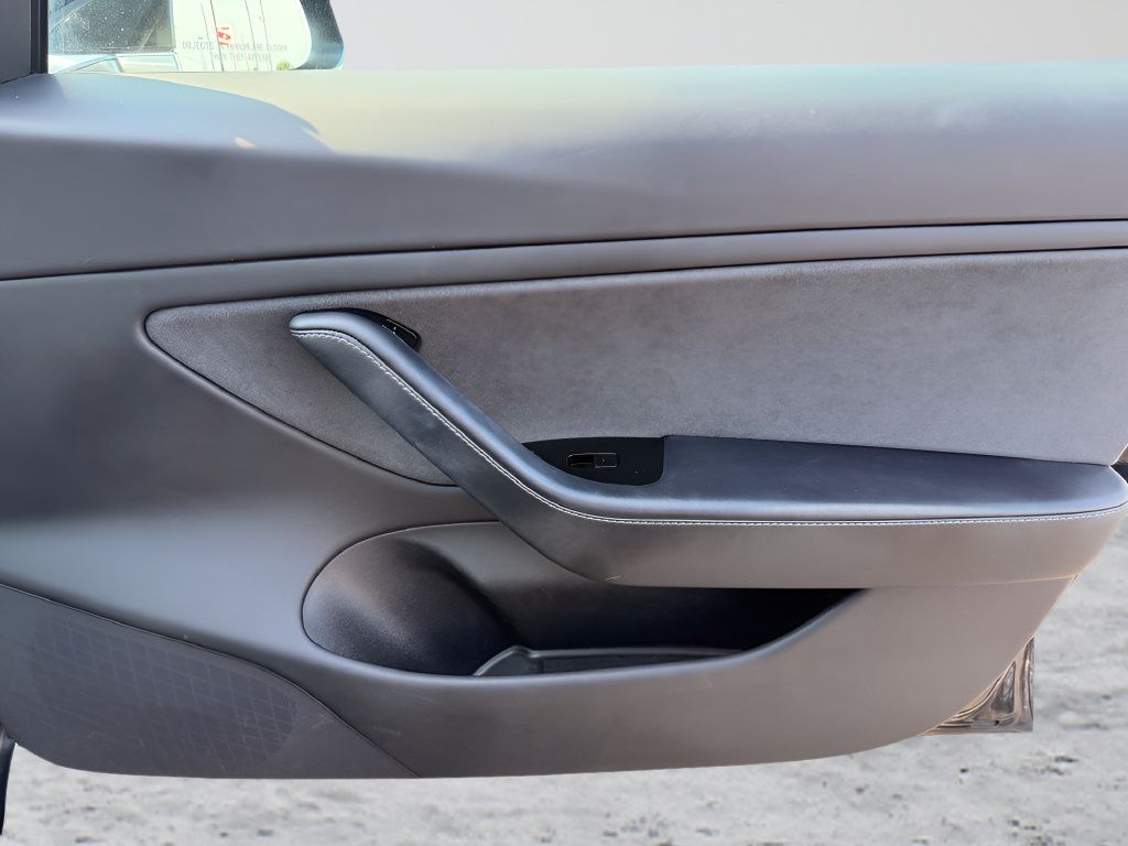 Used 2018 Tesla Model 3 Mid Range RWD image 33