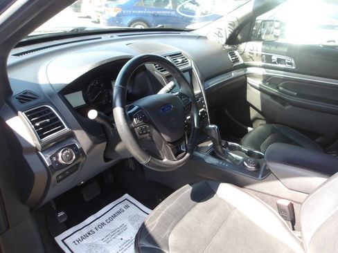 Used 2018 Ford Explorer Sport image 12