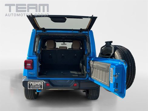 Used 2023 Jeep Wrangler Unlimited Sahara w/ Cold Weather Group image 13