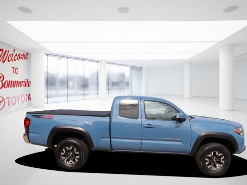 Used 2019 Toyota Tacoma TRD Off-Road AWD/4WD image 5