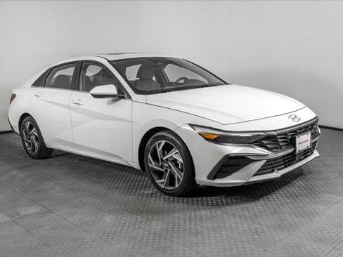Used 2024 Hyundai Elantra SEL w/ Convenience Package FWD image 11