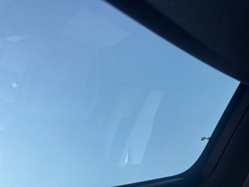 Used 2023 Land Rover Range Rover Velar R-Dynamic S image 16