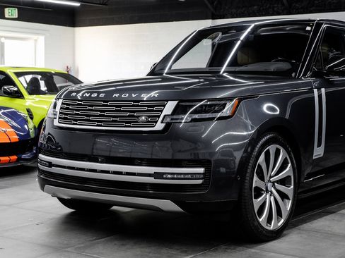Used 2023 Land Rover Range Rover Autobiography image 7