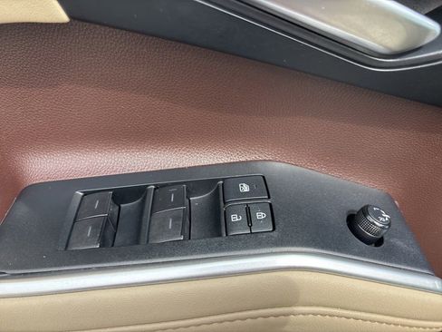 Used 2020 Toyota Highlander XLE FWD image 15