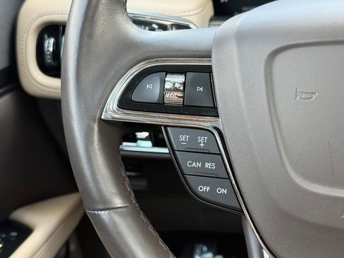 Used 2023 Lincoln Nautilus Reserve AWD/4WD image 19