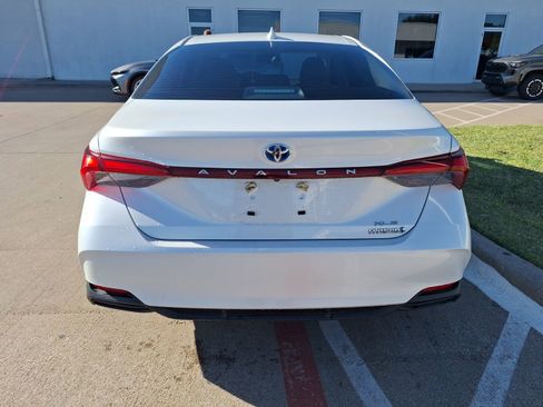 Used 2022 Toyota Avalon XLE image 5