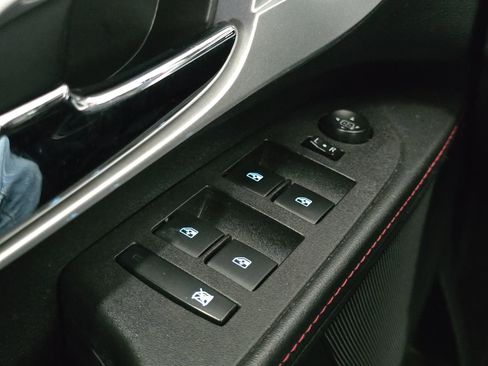 Used 2015 Chevrolet Equinox LT w/ Driver Convenience Package image 12