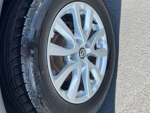 Used 2019 Nissan Rogue S w/ Special Edition Package AWD/4WD image 7