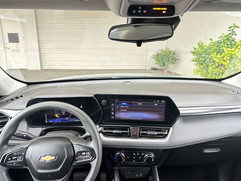 Used 2025 Chevrolet TrailBlazer LT image 34