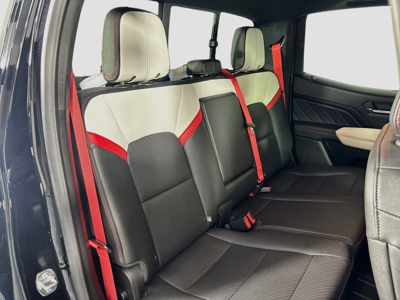 Used 2025 GMC Canyon AT4 w/ AT4X Package AWD/4WD image 28