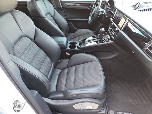 Used 2024 Porsche Macan AWD/4WD image 21