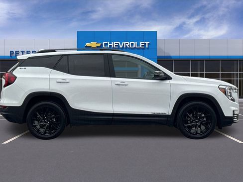 Certified 2024 GMC Terrain SLE w/ Driver Convenience Package image 3