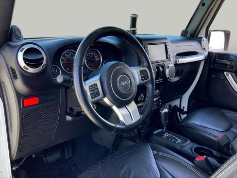 Used 2014 Jeep Wrangler Unlimited Rubicon AWD/4WD image 17