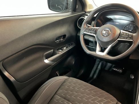 Used 2021 Nissan Kicks SV image 11