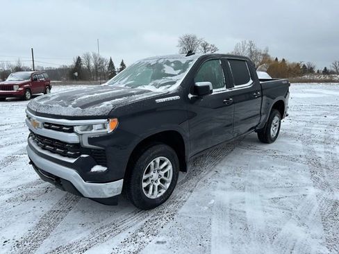 Used 2024 Chevrolet Silverado 1500 LT image 2