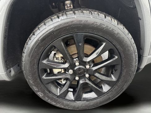 Used 2022 Jeep Grand Cherokee Laredo X image 8