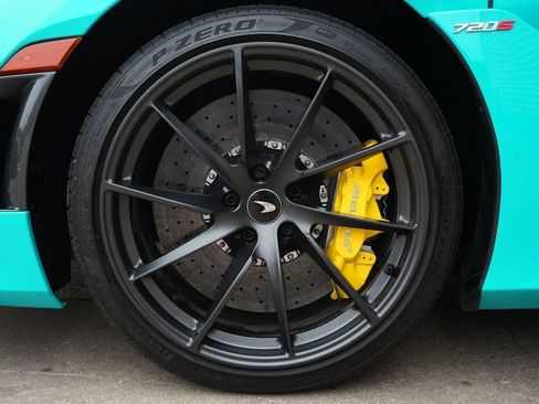 Used 2022 McLaren 720S Spider image 35