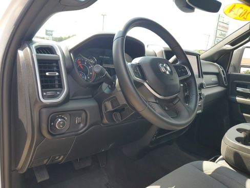 Used 2024 RAM 2500 Big Horn w/ Towing Technology Group AWD/4WD image 9