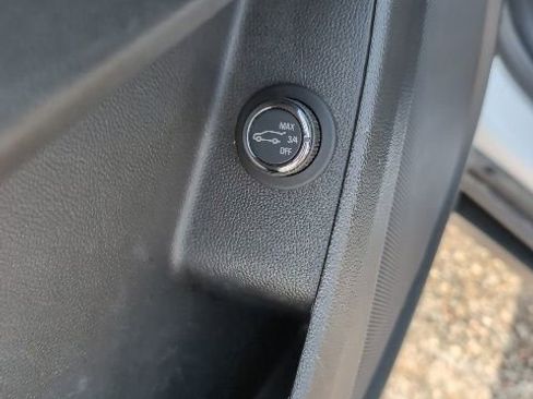 Used 2021 Chevrolet Traverse LT FWD image 17