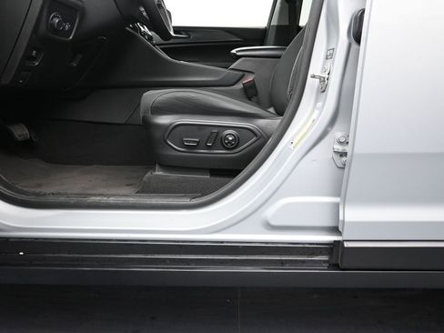 Used 2023 Jeep Grand Cherokee Laredo image 21