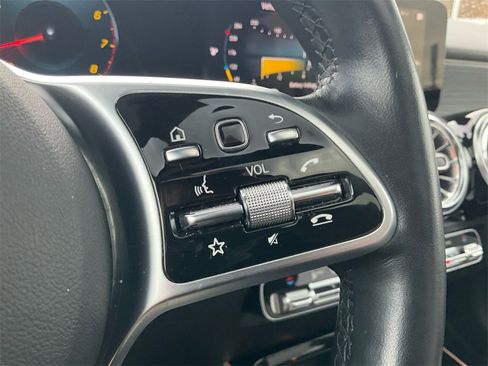 Used 2023 Mercedes-Benz GLB 250 image 37