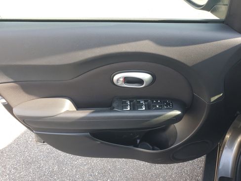 Used 2019 Kia Soul image 19