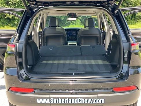 Used 2023 Jeep Grand Cherokee Limited w/ Black Appearance Package AWD/4WD image 42
