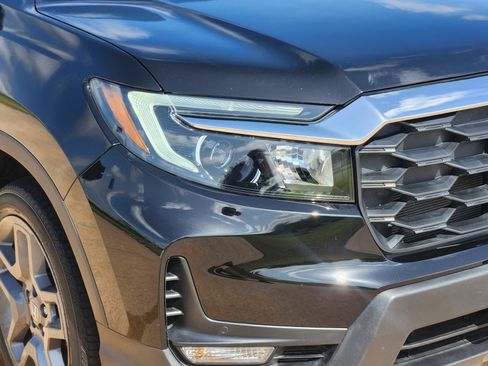 Used 2023 Honda Passport EX-L image 11