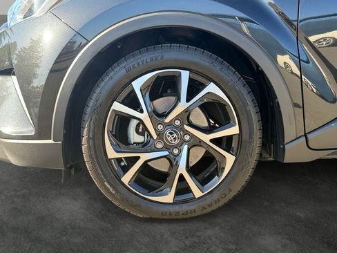 Used 2019 Toyota C-HR XLE FWD image 4