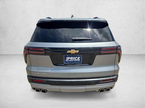 Used 2026 Chevrolet Traverse LT FWD image 7