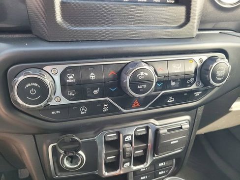 Used 2021 Jeep Wrangler Unlimited Sahara image 24