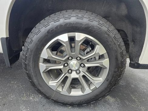 Used 2024 Chevrolet Silverado 1500 High Country w/ Z71 Off-Road Package AWD/4WD image 13