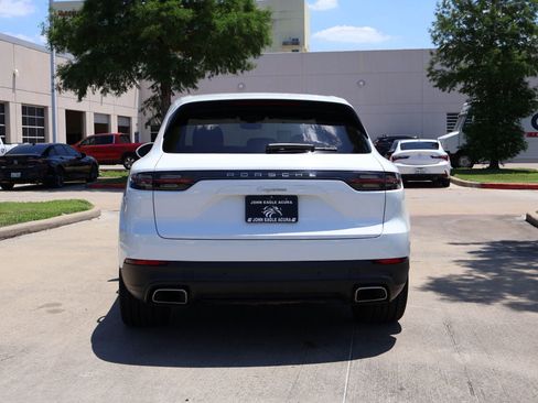 Used 2022 Porsche Cayenne AWD/4WD image 5
