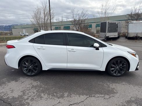 Used 2024 Toyota Corolla SE image 2