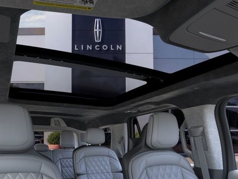 New 2026 Lincoln Navigator Black Label w/ Black Label Special Edition AWD/4WD image 22