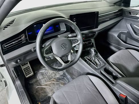 Used 2025 Volkswagen Jetta Sport FWD image 2