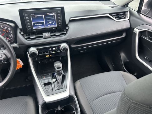 Used 2022 Toyota RAV4 LE image 13
