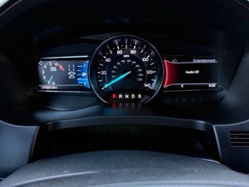 Used 2019 Ford Explorer XLT w/ Equipment Group 202A AWD/4WD image 22