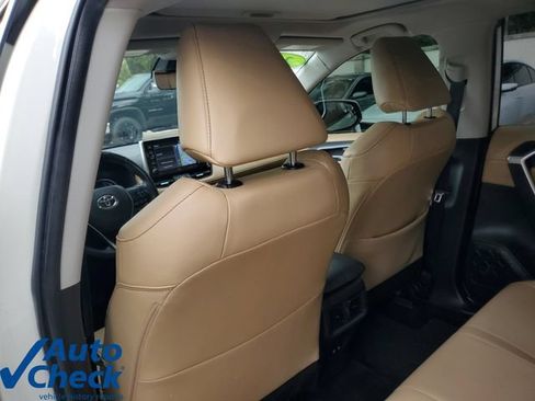 Used 2020 Toyota RAV4 Limited FWD image 13